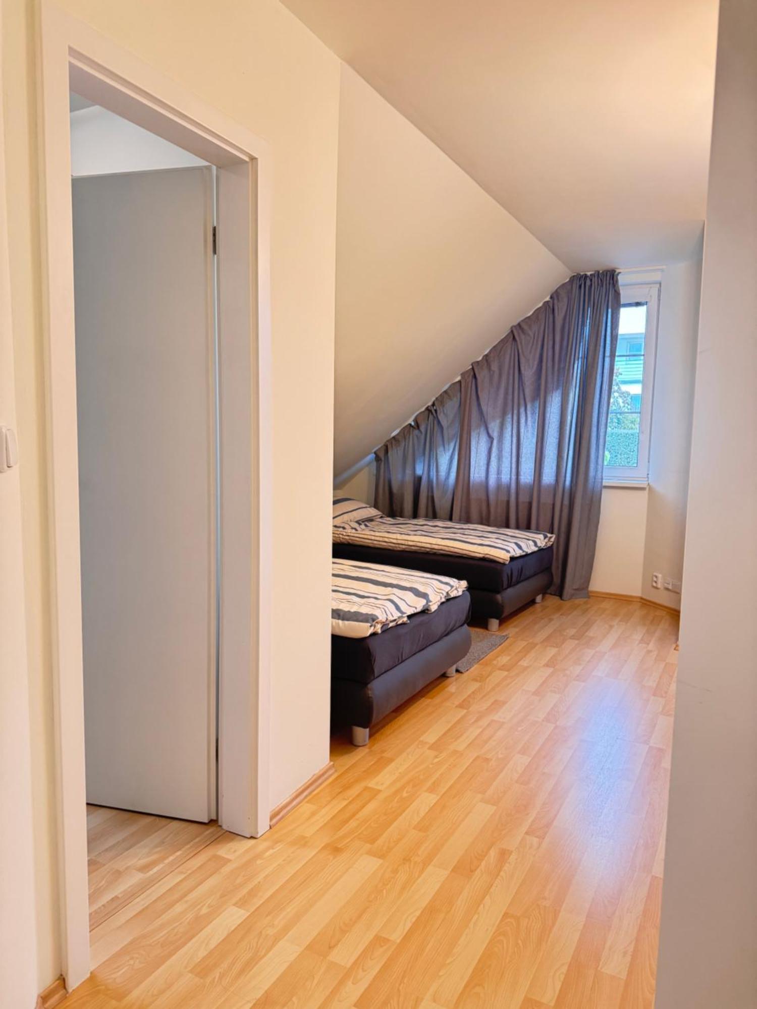 Lejlighed Diamondvilla, 4 Bedroom Apartment, Garden & *