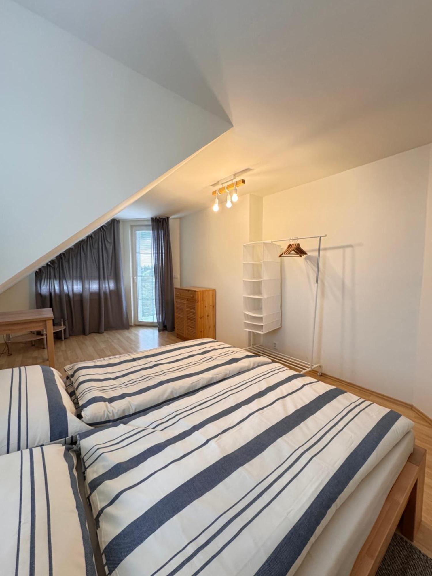 Lejlighed Diamondvilla, 4 Bedroom Apartment, Garden & *