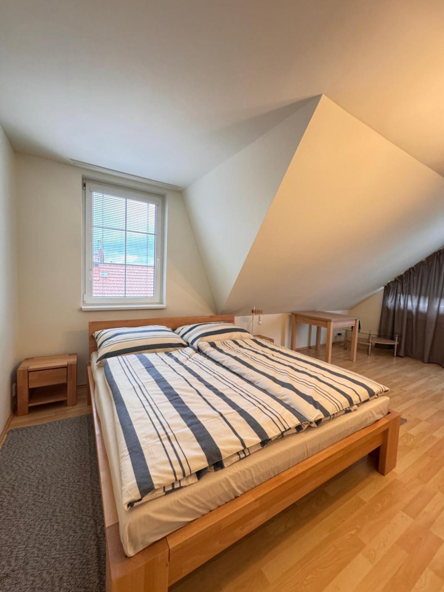 Lejlighed Diamondvilla, 4 Bedroom Apartment, Garden &