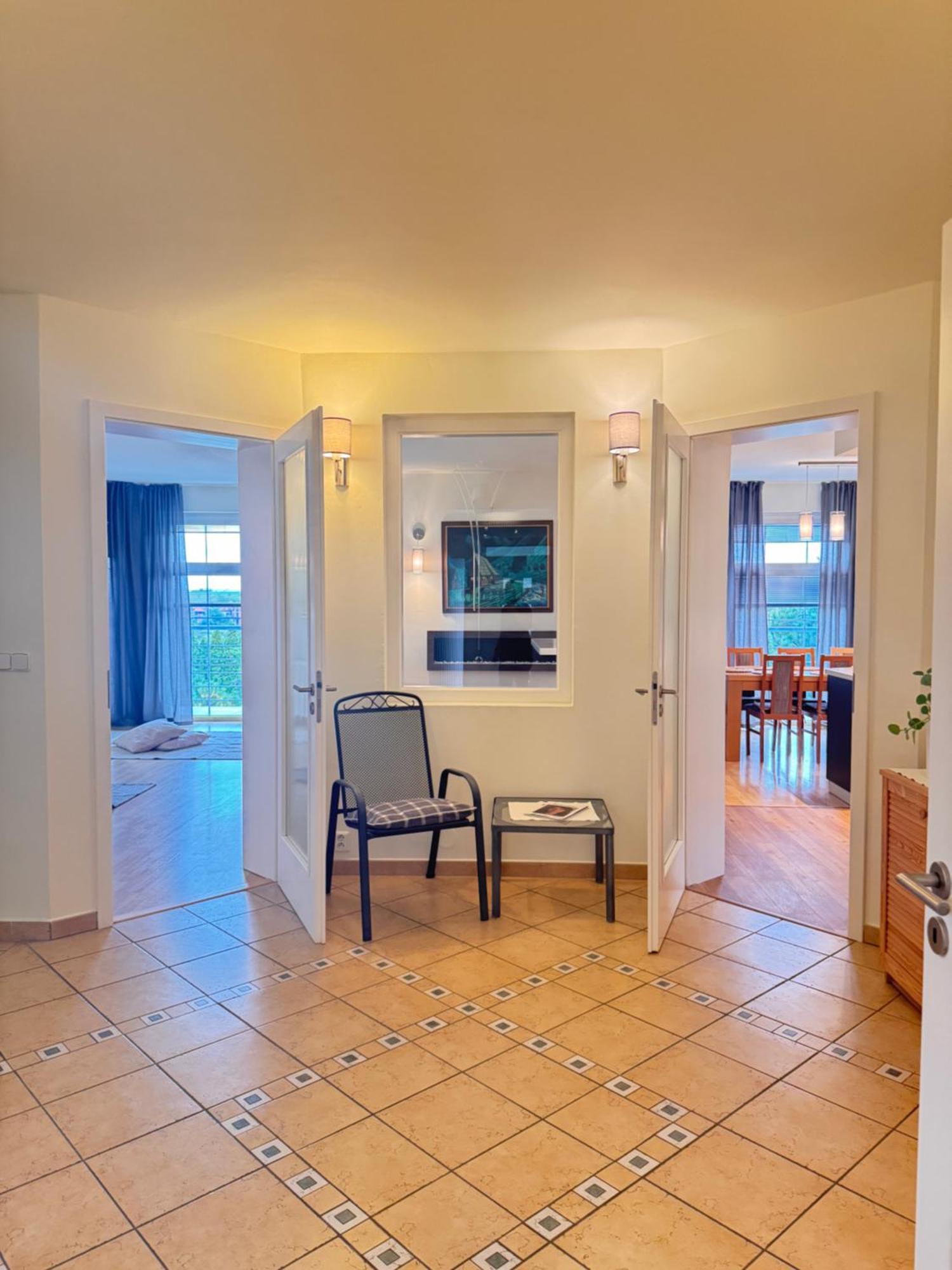Lejlighed Diamondvilla, 4 Bedroom Apartment, Garden & *