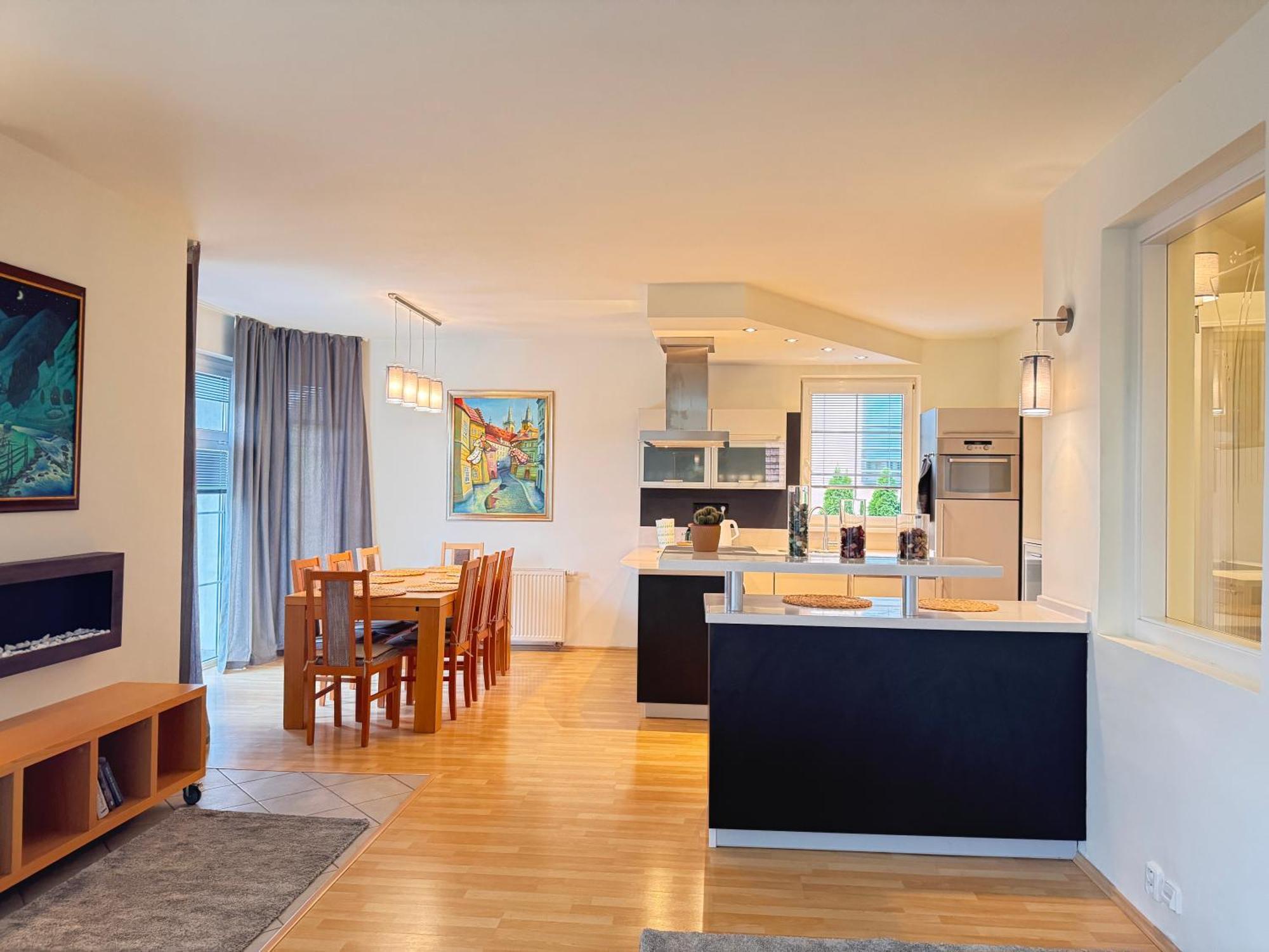 Lejlighed Diamondvilla, 4 Bedroom Apartment, Garden & Prag