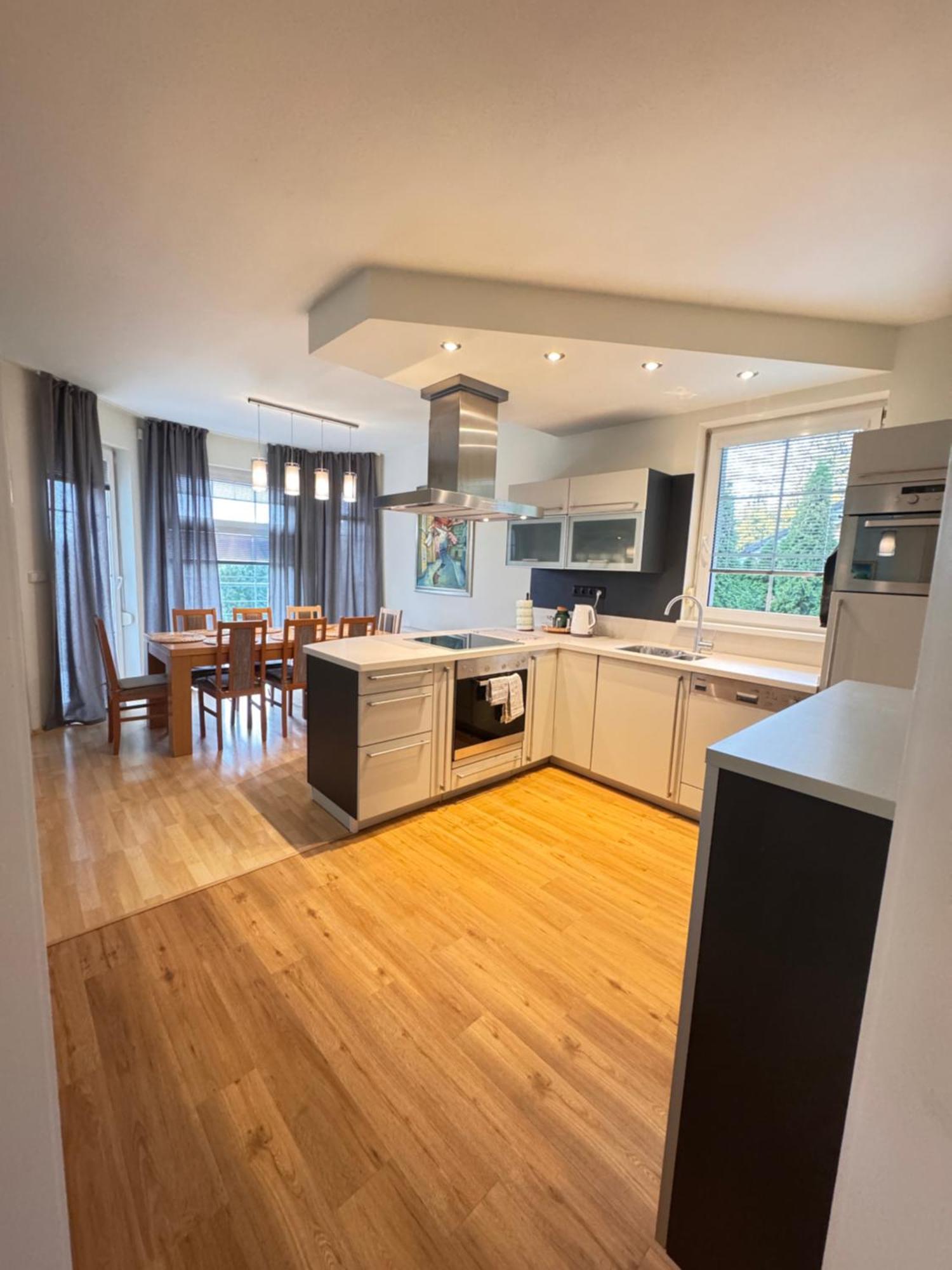 Diamondvilla, 4 Bedroom Apartment, Garden & Prag