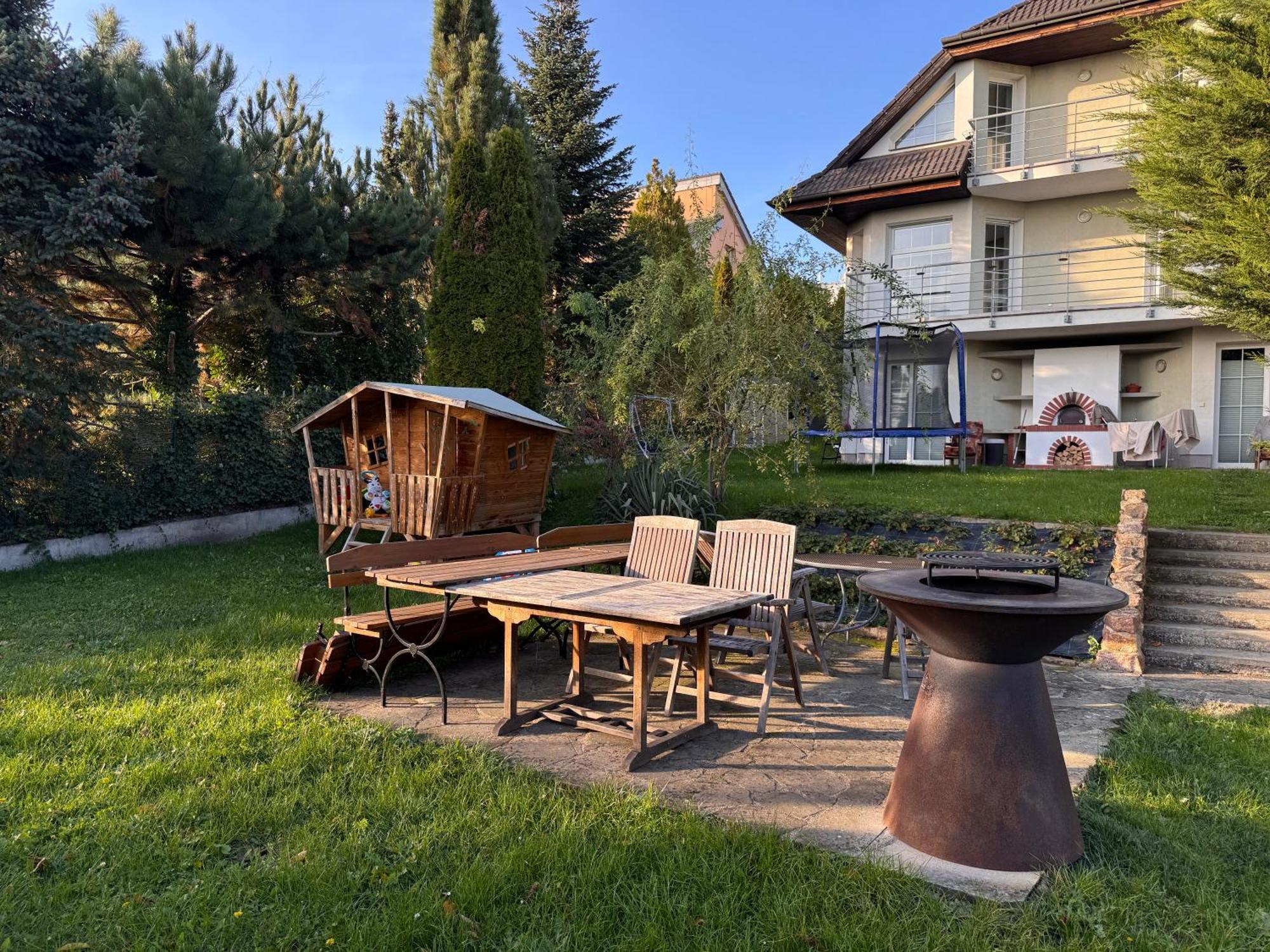 Lejlighed Diamondvilla, 4 Bedroom Apartment, Garden & Prag