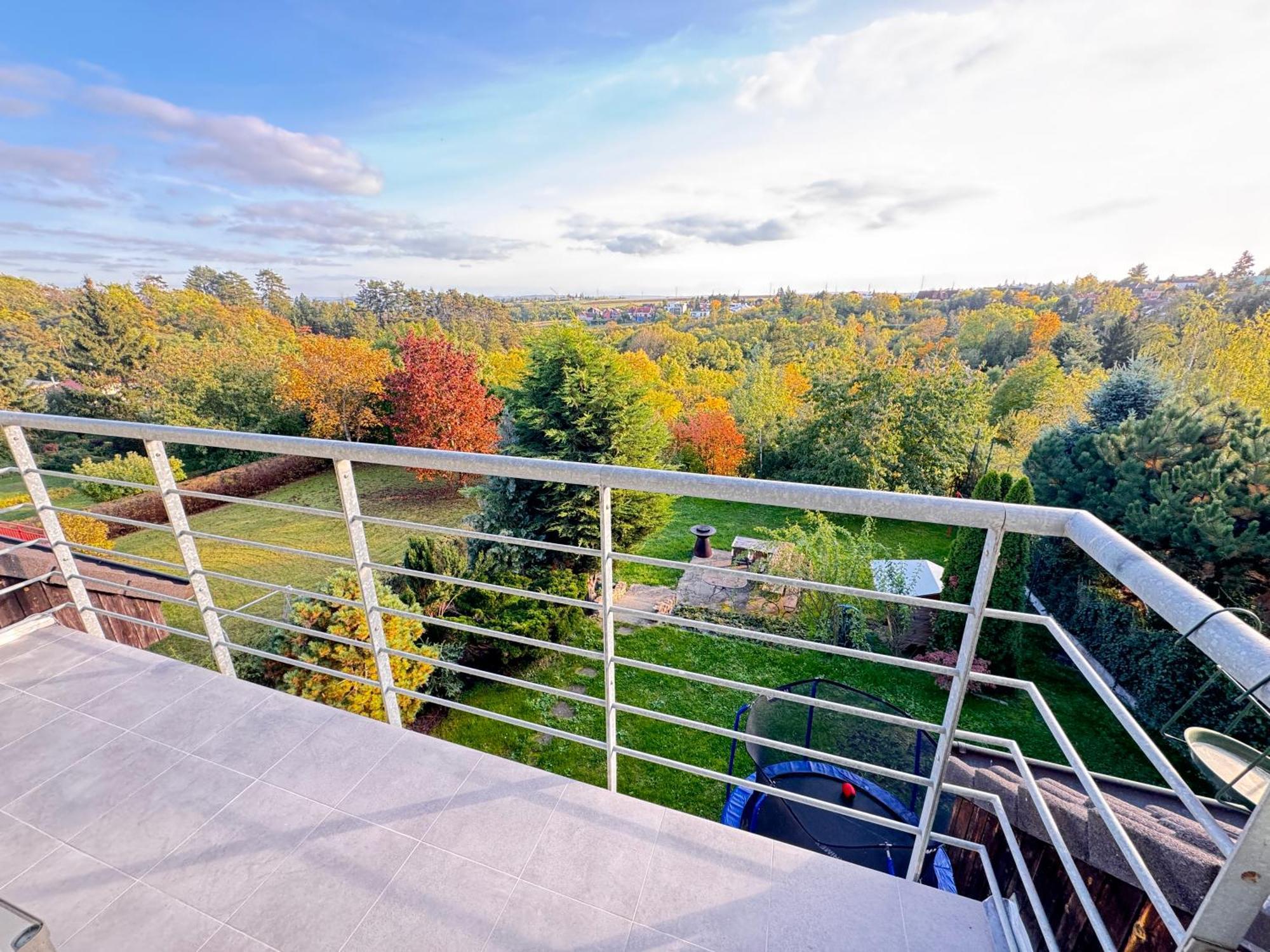 Lejlighed Diamondvilla, 4 Bedroom Apartment, Garden &