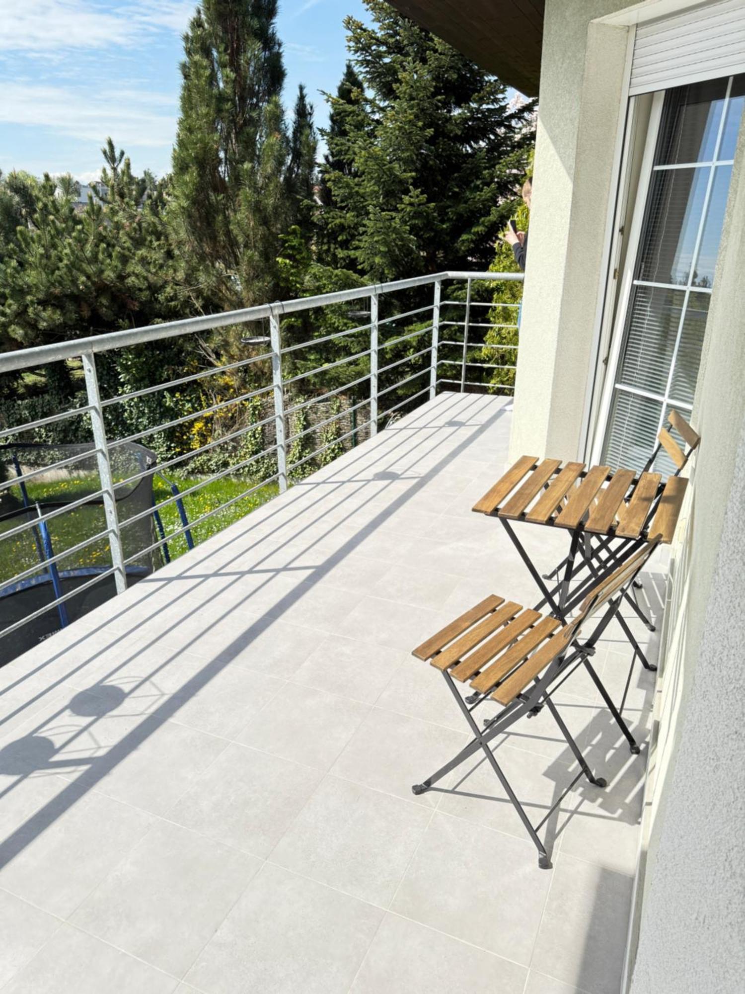 Lejlighed Diamondvilla, 4 Bedroom Apartment, Garden & *