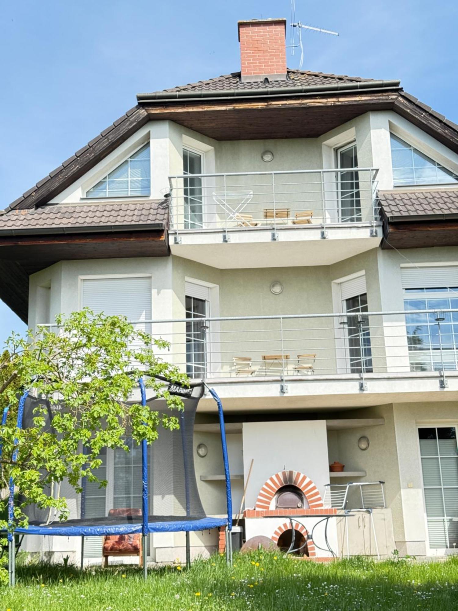 Lejlighed Diamondvilla, 4 Bedroom Apartment, Garden & Prag