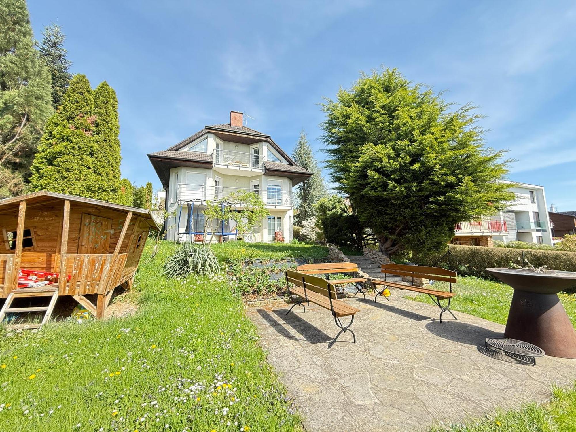 Diamondvilla, 4 Bedroom Apartment, Garden & Prag