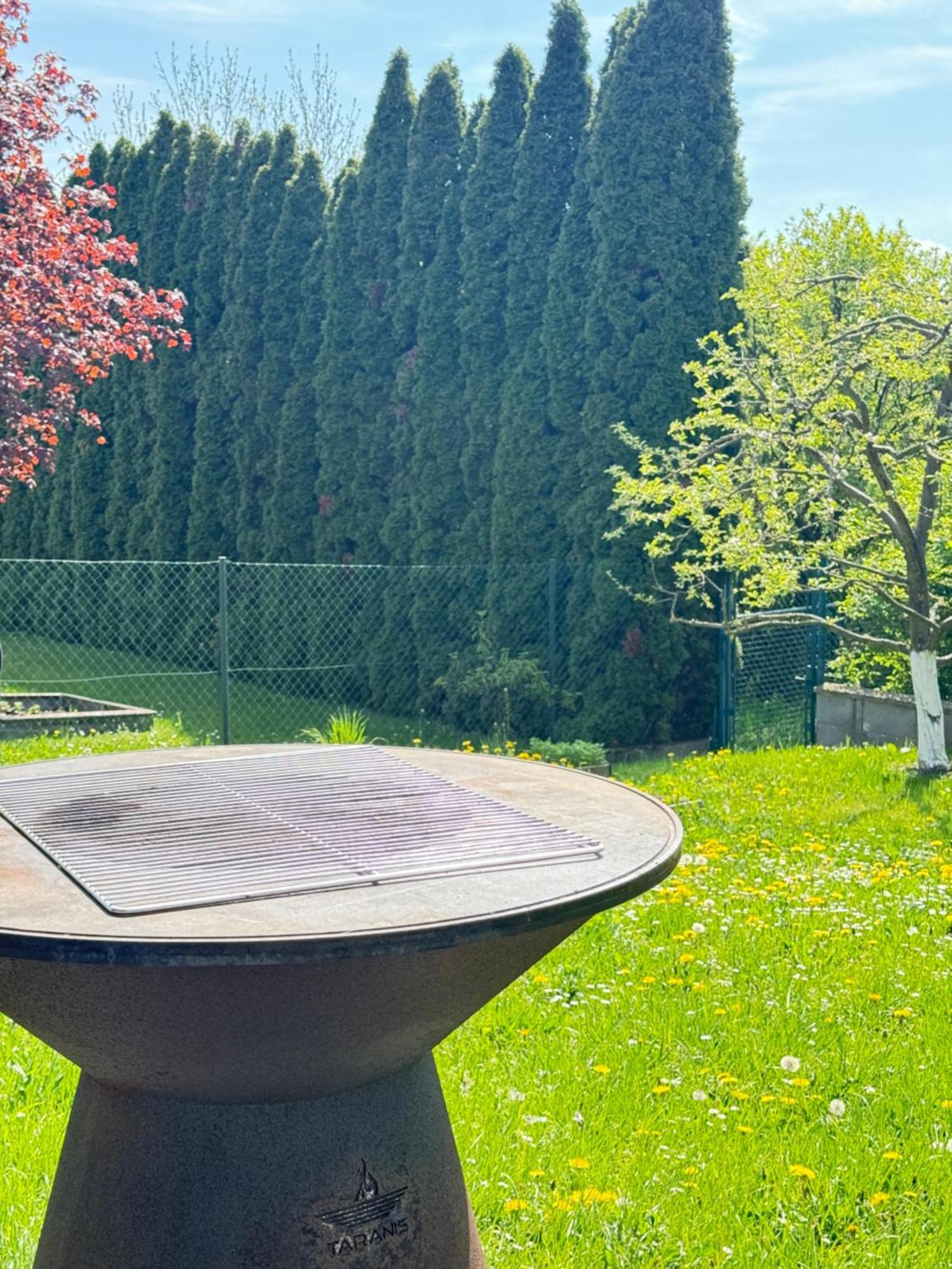 Lejlighed Diamondvilla, 4 Bedroom Apartment, Garden &