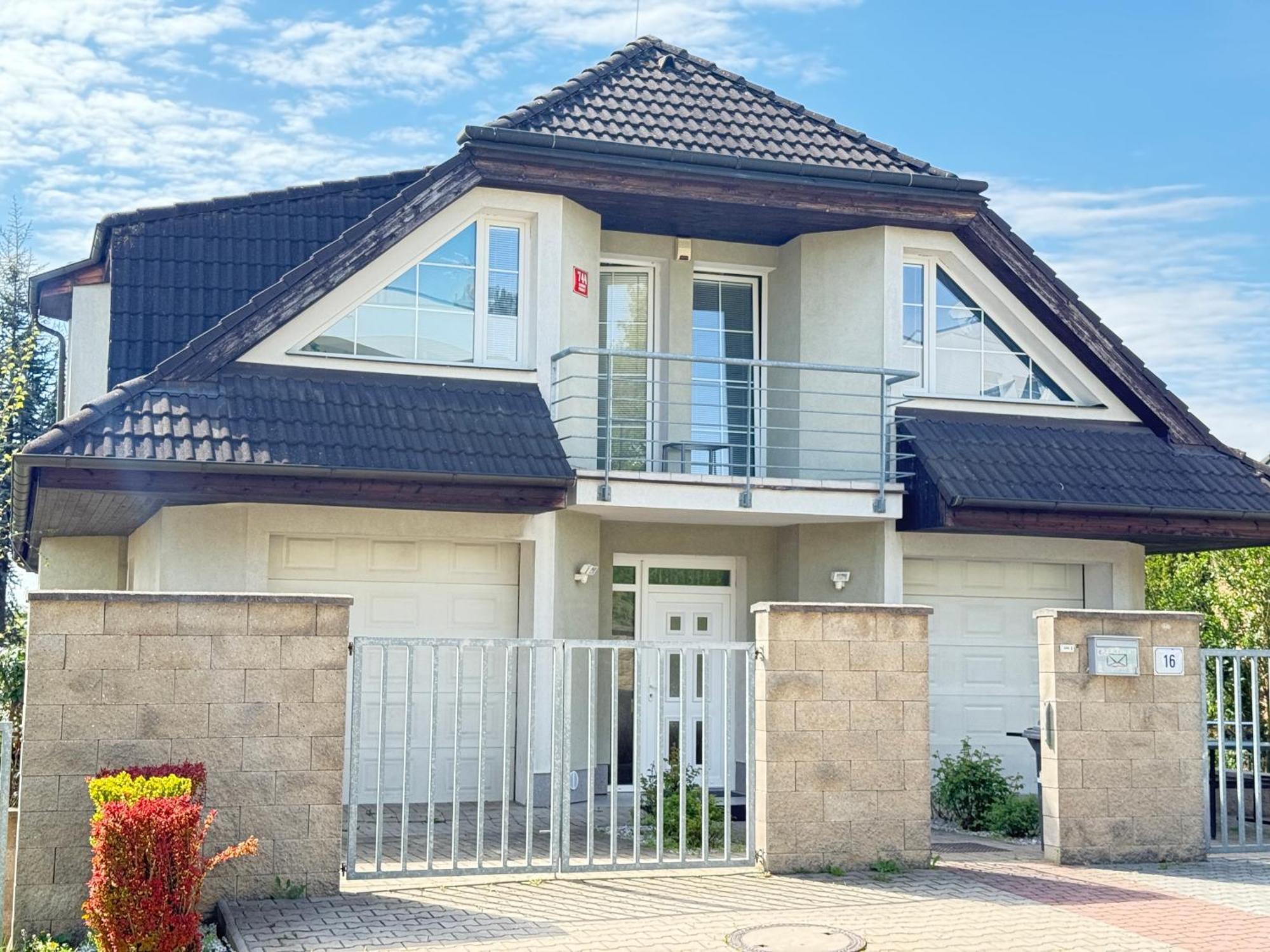 Diamondvilla, 4 Bedroom Apartment, Garden & Lejlighed Prag